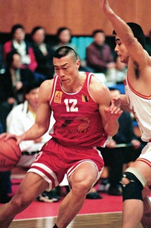 中国篮球第一人是谁呀