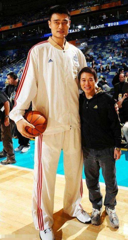 中国篮球第一人身高多少