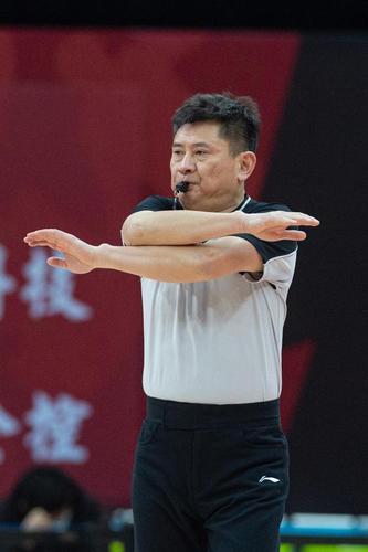 中国篮球第一裁判是谁啊